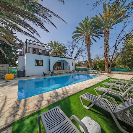 Anemone With Private Pool And Jacuzzi In Paphos Polis
