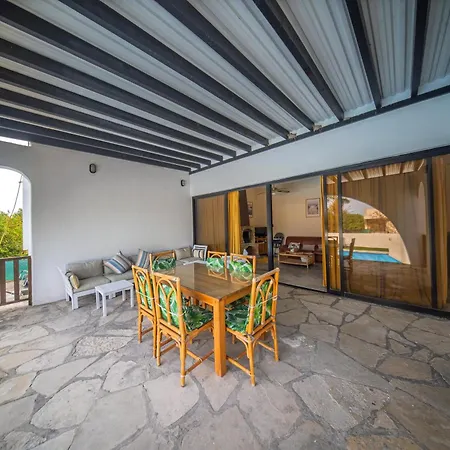 Anemone With Private Pool And Jacuzzi In Paphos