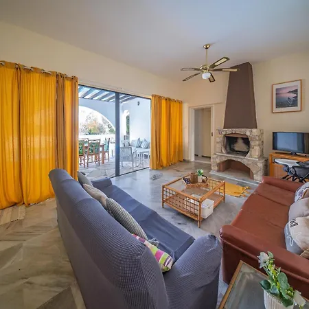 Anemone With Private Pool And Jacuzzi In Paphos Polis