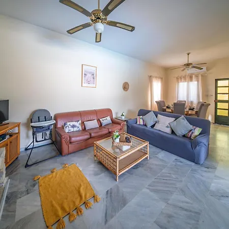 Anemone With Private Pool And Jacuzzi In Paphos וילה