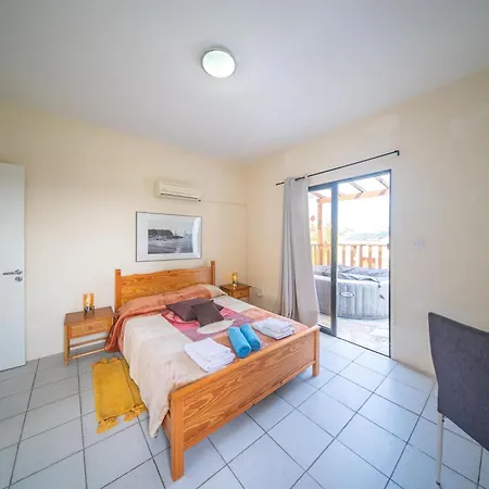 Anemone With Private Pool And Jacuzzi In Paphos Polis