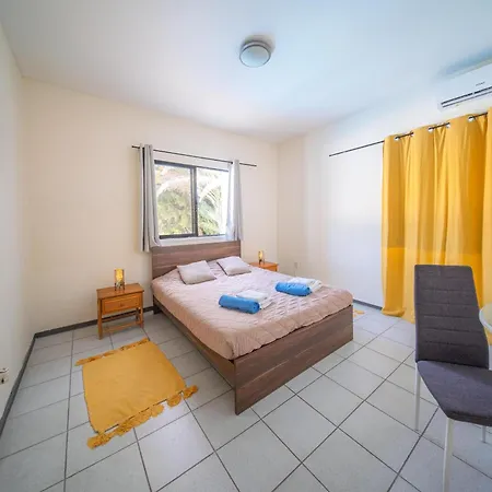 Anemone With Private Pool And Jacuzzi In Paphos וילה