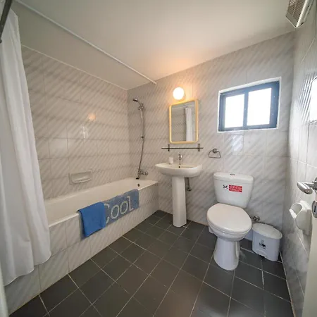 Anemone With Private Pool And Jacuzzi In Paphos וילה