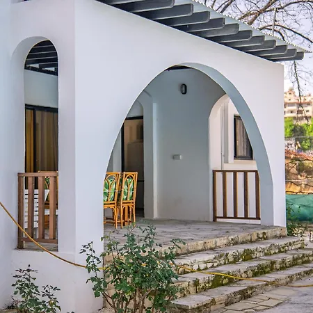 Anemone With Private Pool And Jacuzzi In Paphos Polis